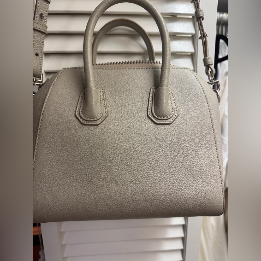 Givenchy Antigona Mini Bag - Picture 4 of 7